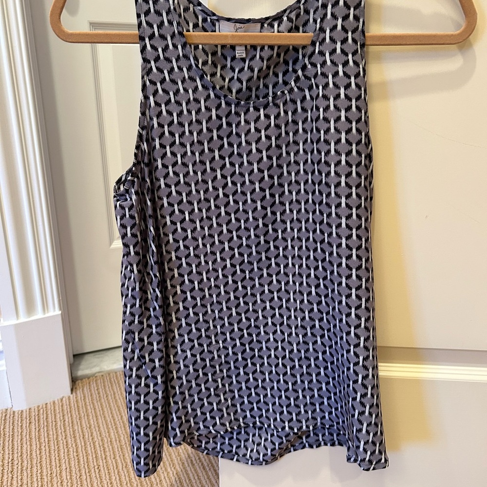 Black Sleeveless Geometric Tank Top
